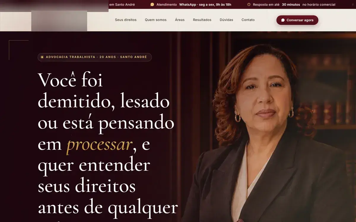Página de escritório trabalhista no computador.